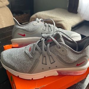 5.5Y/Women’s 7 Nike Air Max Sequence 3